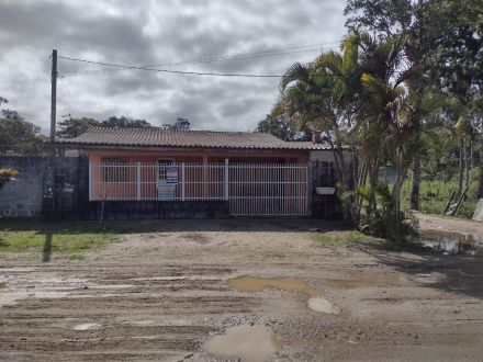 Ref 301 - Casa no Balneário Inajá, em Esquina e com 3 Quartos!