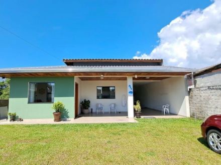 Ref 374 - Casa em Fino Acabamento com Quintal Amplo